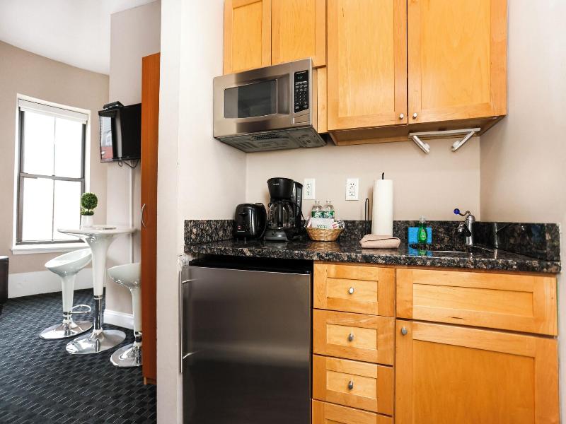 Maverick Suites At 400 Columbus Ave image