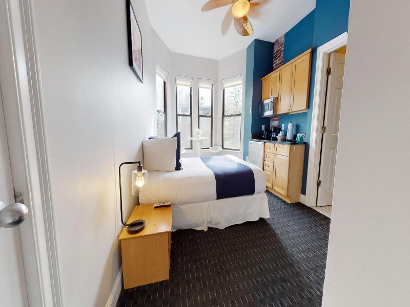Maverick Suites At 400 Columbus Ave image