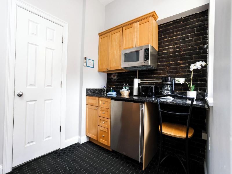 Maverick Suites At 400 Columbus Ave image