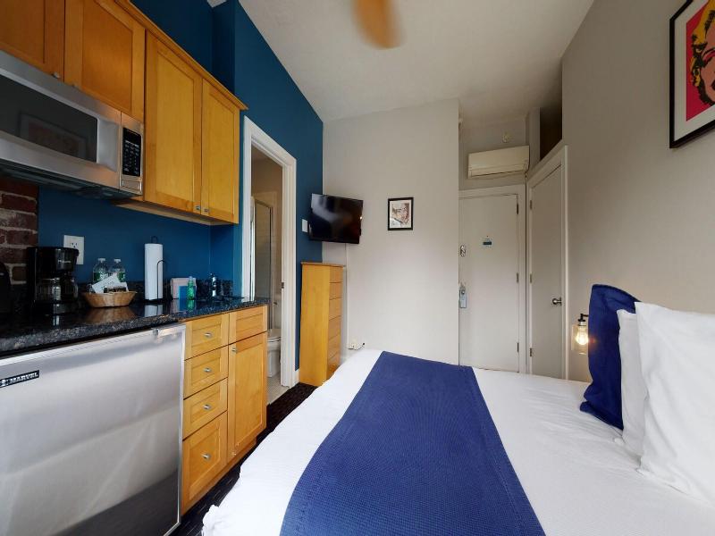 Maverick Suites At 400 Columbus Ave image