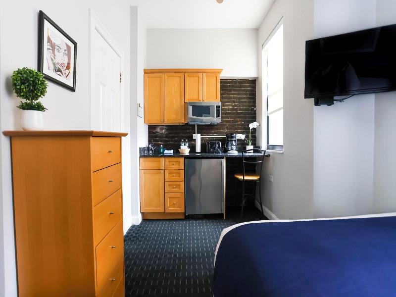 Maverick Suites At 400 Columbus Ave image