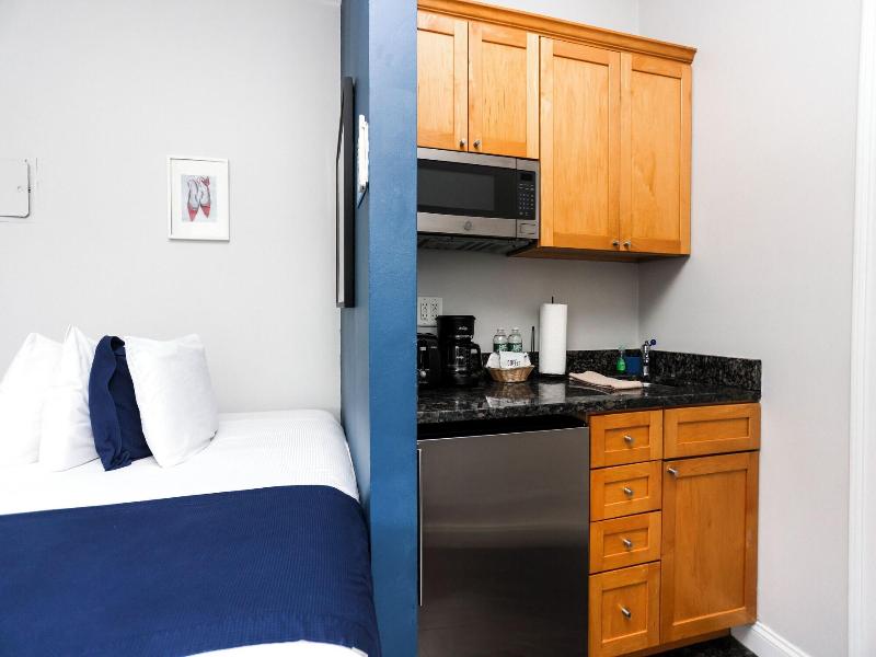 Maverick Suites At 400 Columbus Ave image