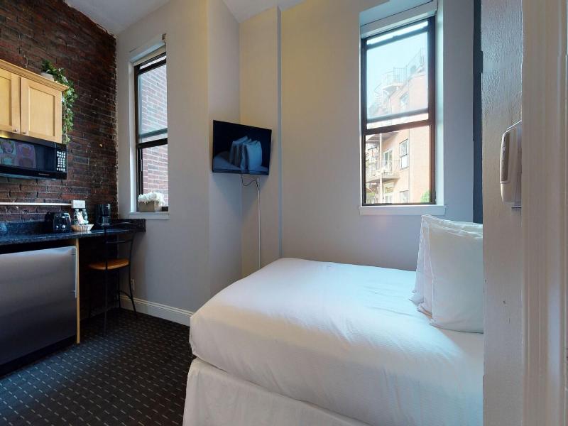 Maverick Suites At 400 Columbus Ave image