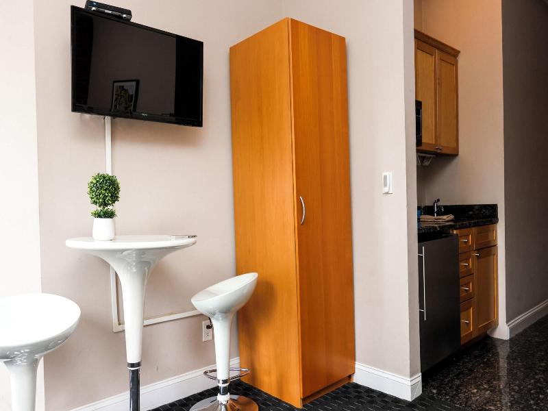 Maverick Suites At 400 Columbus Ave image