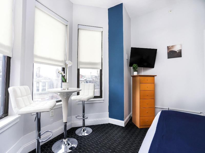 Maverick Suites At 400 Columbus Ave image