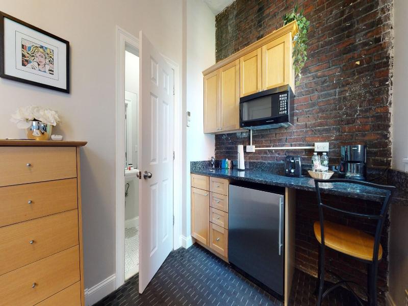 Maverick Suites At 400 Columbus Ave image