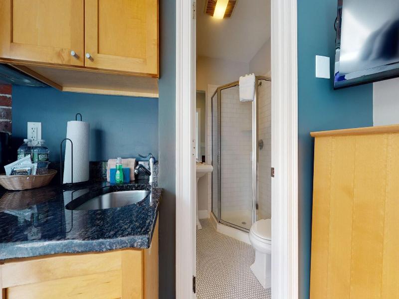 Maverick Suites At 400 Columbus Ave image