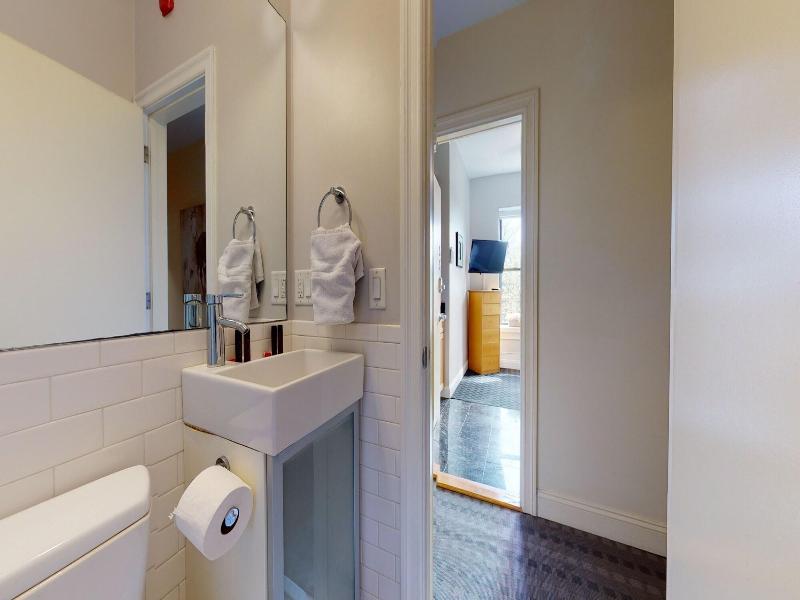 Maverick Suites At 400 Columbus Ave image