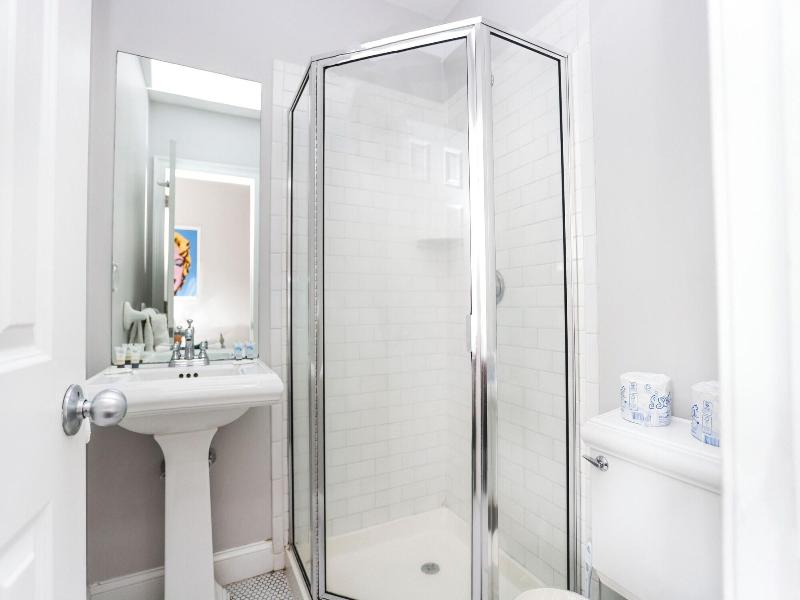 Maverick Suites At 400 Columbus Ave image
