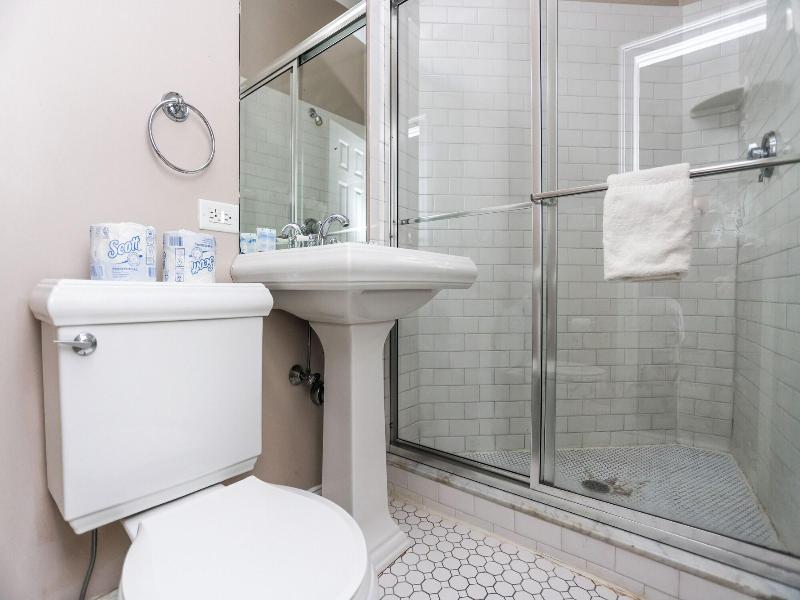 Maverick Suites At 400 Columbus Ave image