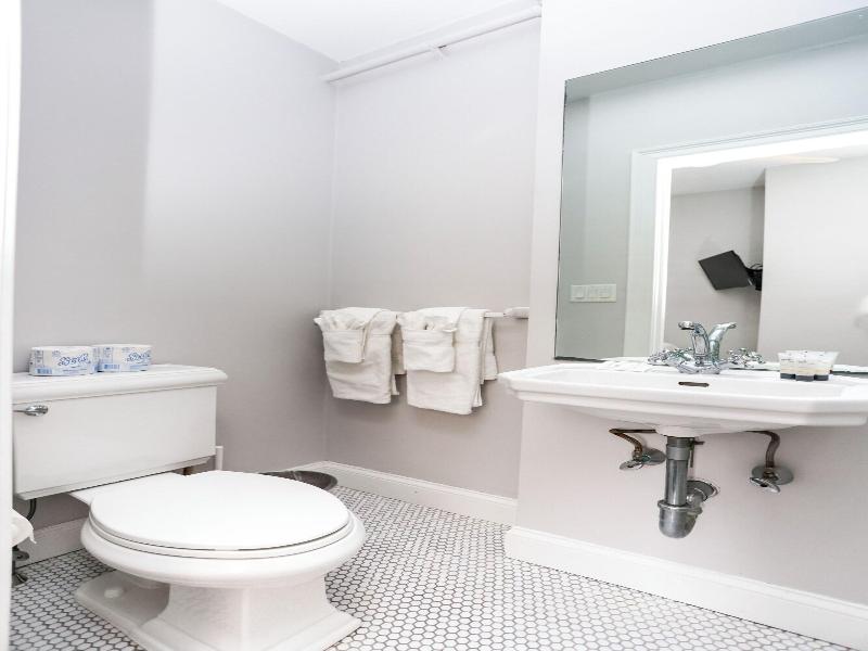 Maverick Suites At 400 Columbus Ave image