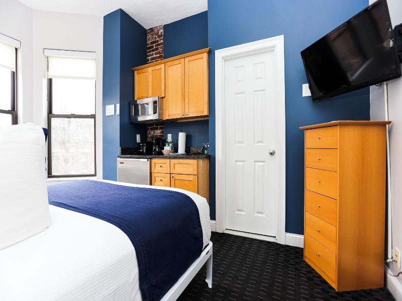 Maverick Suites At 400 Columbus Ave image