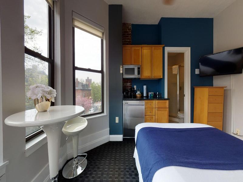 Maverick Suites At 400 Columbus Ave image