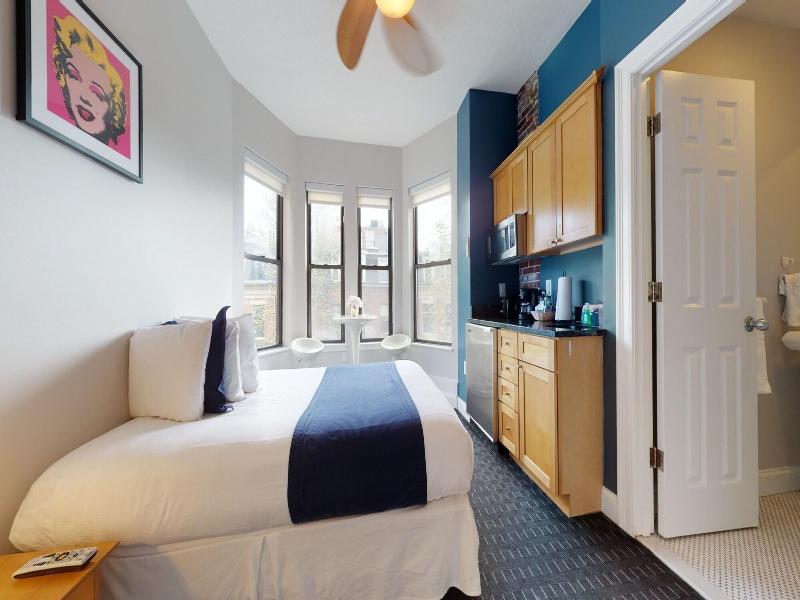 Maverick Suites At 400 Columbus Ave image