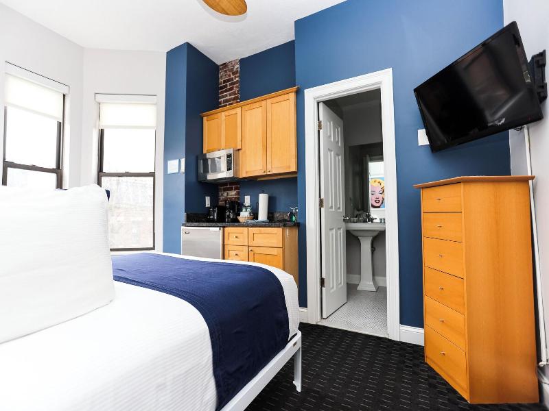 Maverick Suites At 400 Columbus Ave image