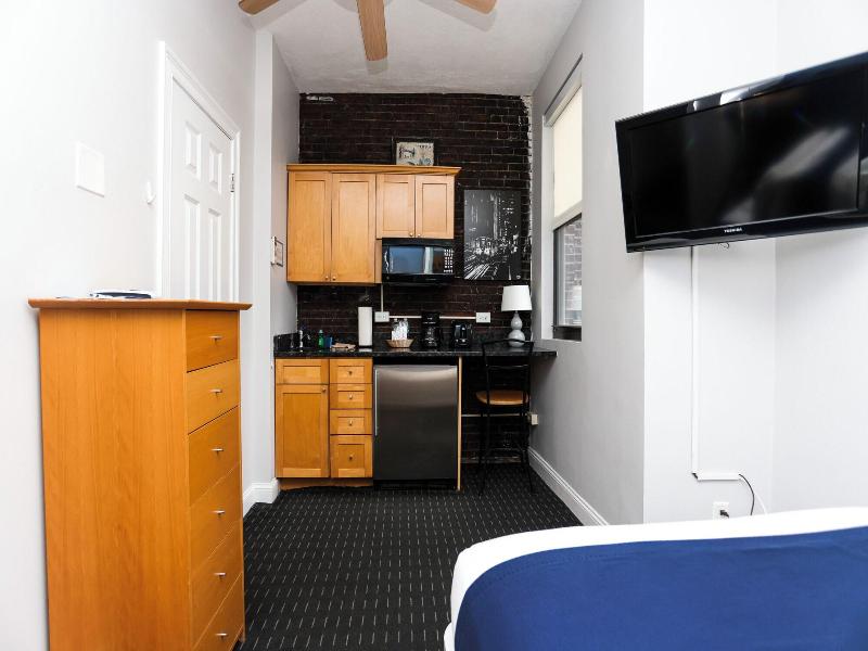 Maverick Suites At 400 Columbus Ave image