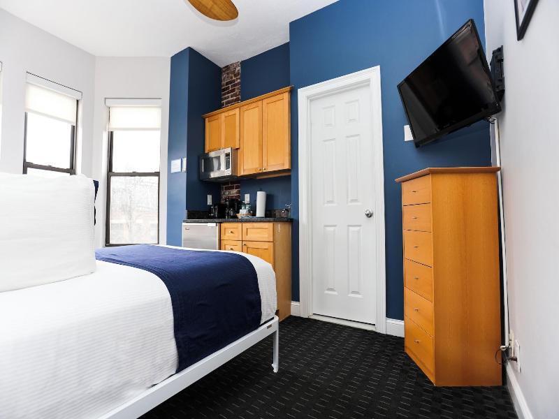 Maverick Suites At 400 Columbus Ave image