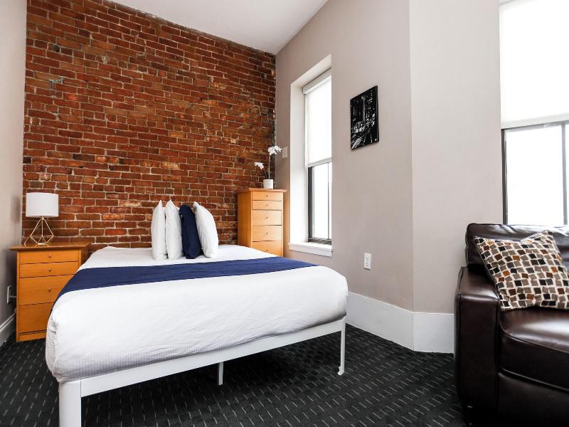 Maverick Suites At 400 Columbus Ave image