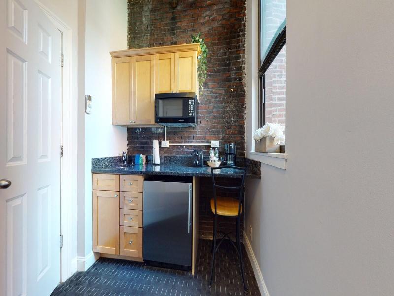 Maverick Suites At 400 Columbus Ave image
