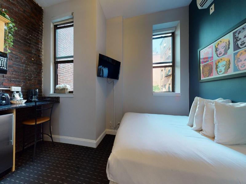 Maverick Suites At 400 Columbus Ave image