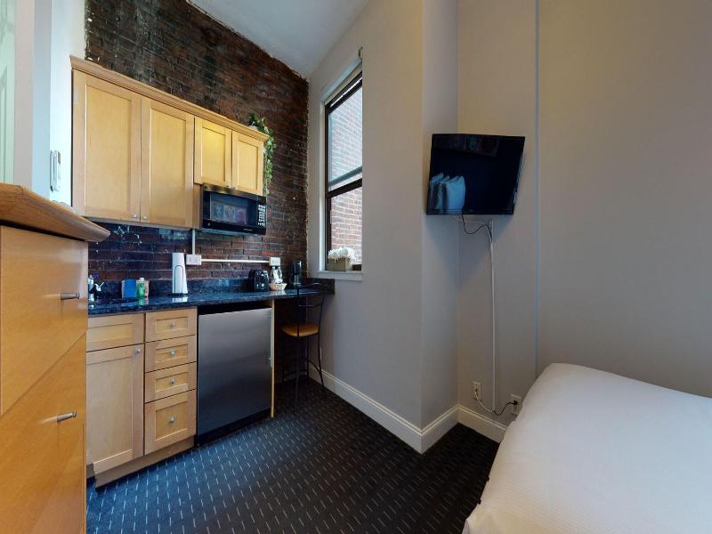 Maverick Suites At 400 Columbus Ave image