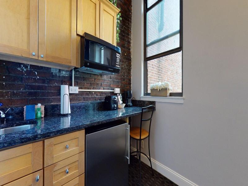 Maverick Suites At 400 Columbus Ave image