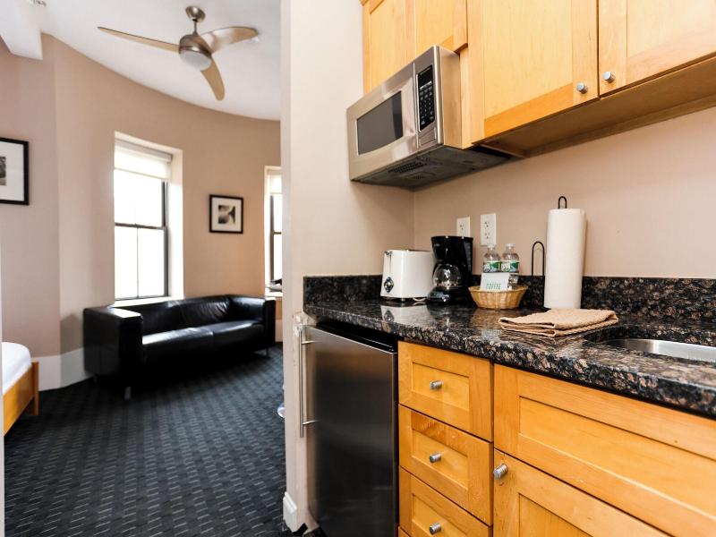 Maverick Suites At 400 Columbus Ave image