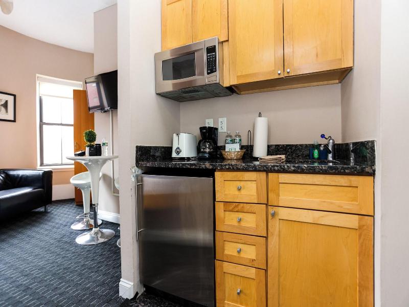 Maverick Suites At 400 Columbus Ave image