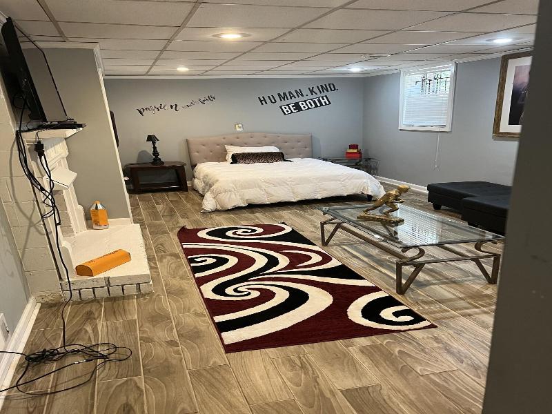 Urban Lake House image