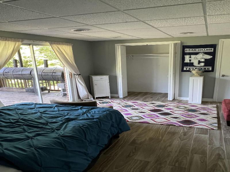 Urban Lake House image