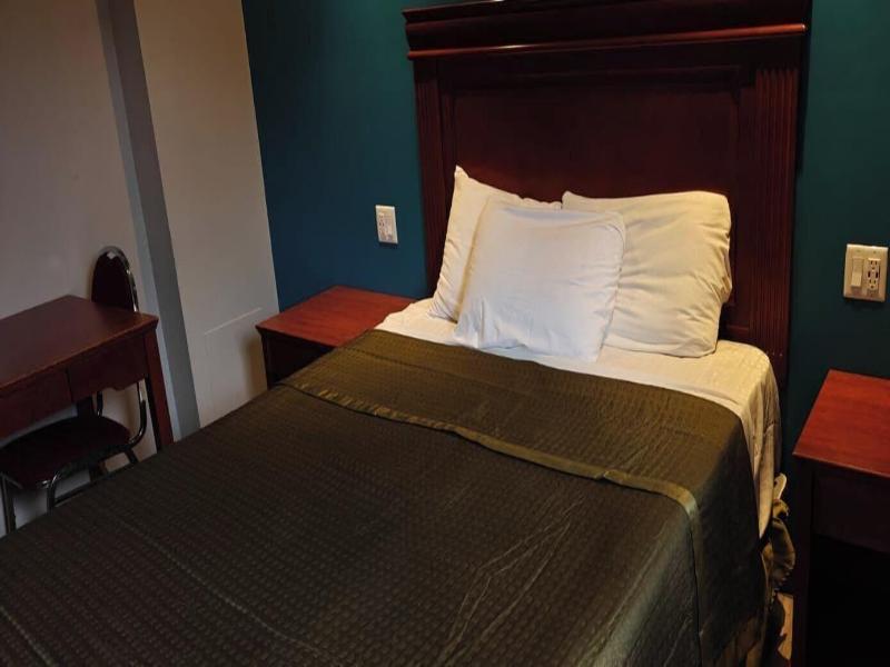 Queensway Motel image