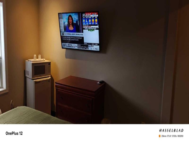 Queensway Motel image