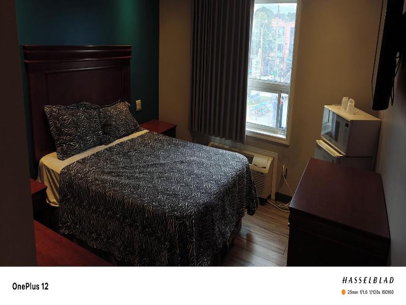 Queensway Motel image