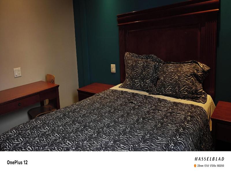 Queensway Motel image