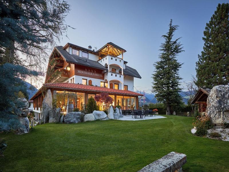 Mineralienhotel Natznerhof image
