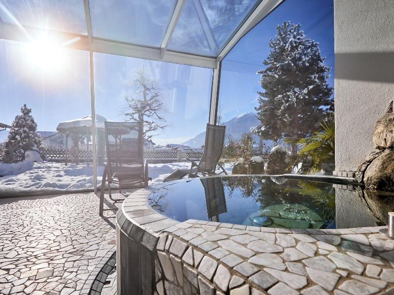 Mineralienhotel Natznerhof image