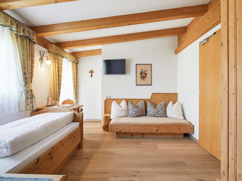 Mineralienhotel Natznerhof image