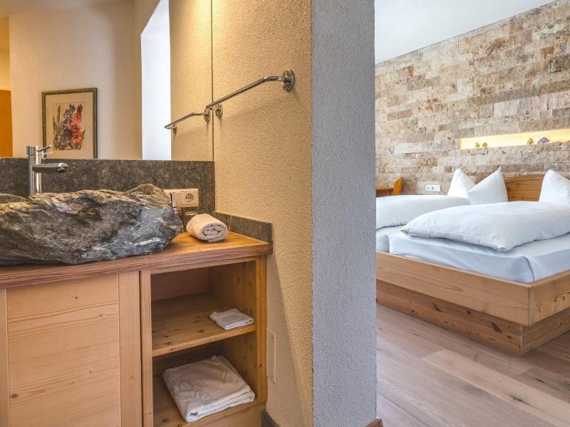 Mineralienhotel Natznerhof image