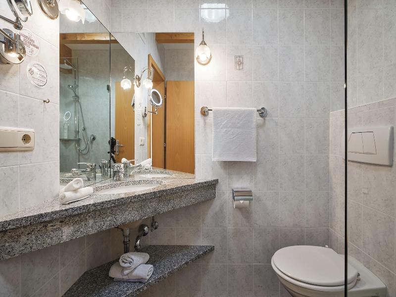 Mineralienhotel Natznerhof image