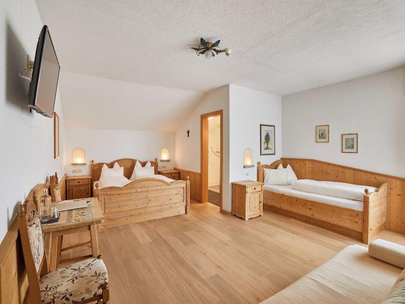 Mineralienhotel Natznerhof image