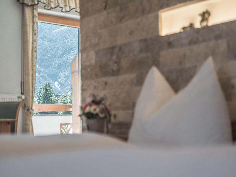 Mineralienhotel Natznerhof image