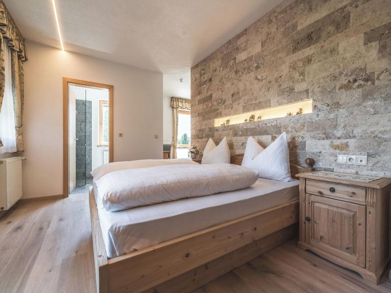 Mineralienhotel Natznerhof image