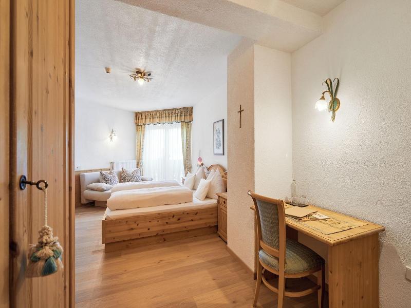 Mineralienhotel Natznerhof image