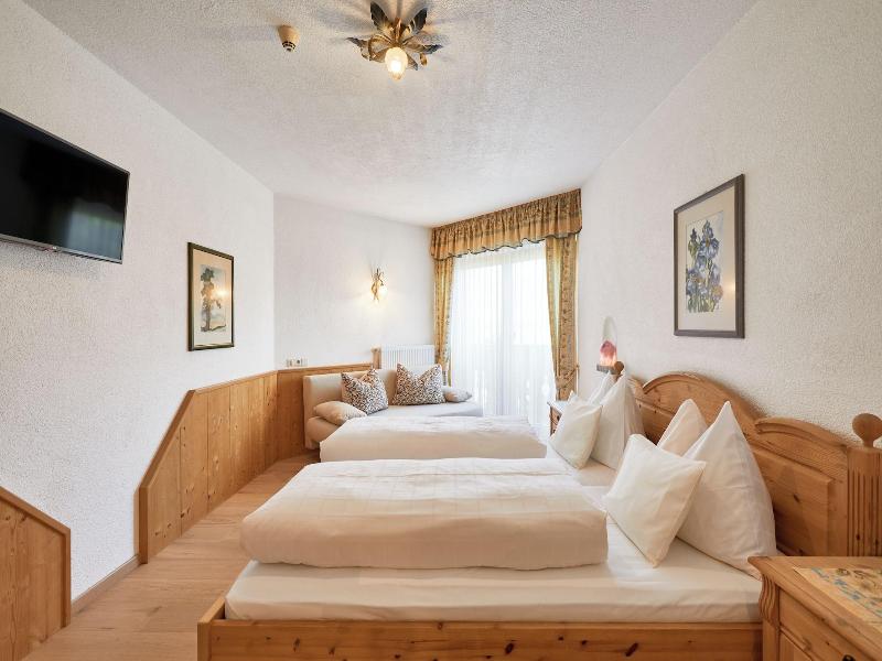 Mineralienhotel Natznerhof image