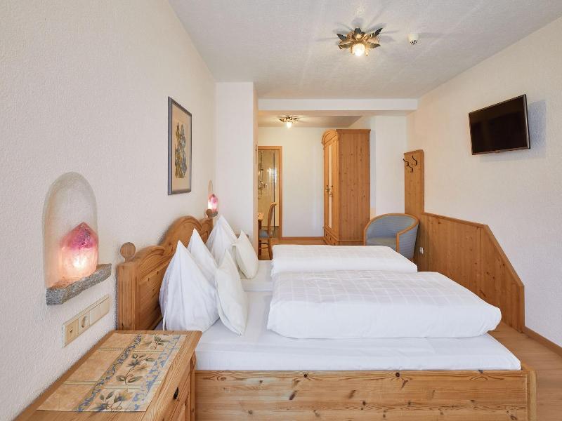 Mineralienhotel Natznerhof image