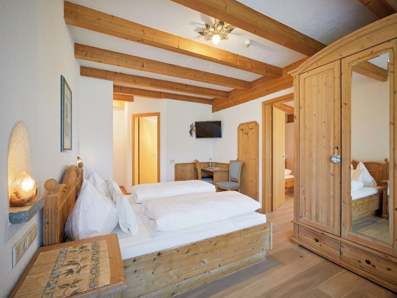 Mineralienhotel Natznerhof image