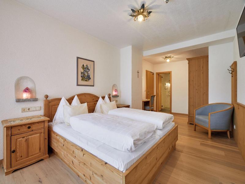 Mineralienhotel Natznerhof image