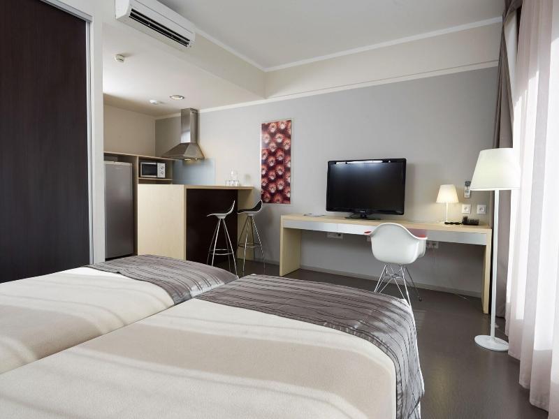 L Hotel Du Centre image