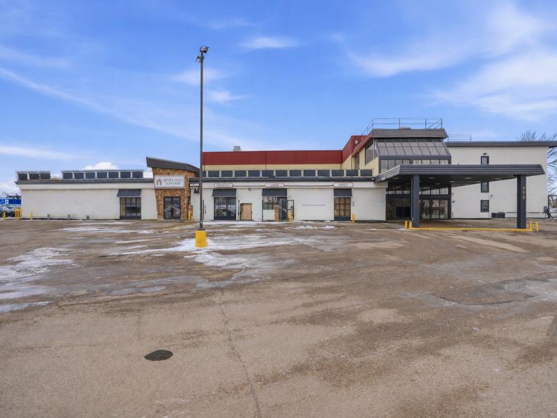 Seven Oaks Hotel Regina