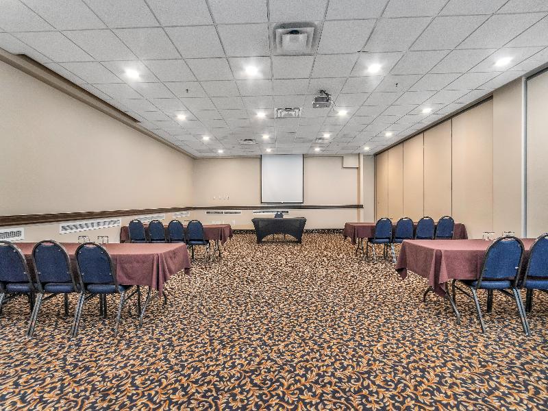Seven Oaks Hotel Regina